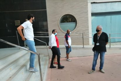 Mohamed El Assy, en la puerta del hotel.