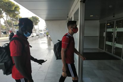 Arvin Appiah con José Corpas.