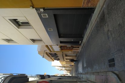 Calle La Palma donde se puede observar viviendas modernas junto a las antiguas