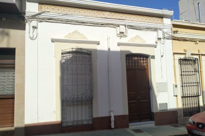 Vivienda de puerta y ventana restaurada