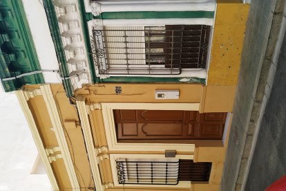 Vivienda de puerta y ventana restaurada