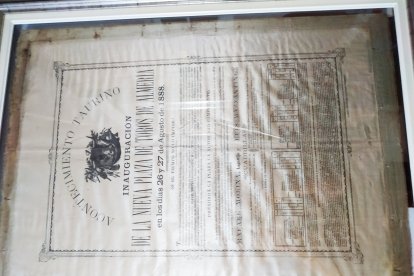 Cartel en seda de la inauguración de la Plaza de Toros de la Avenida de Vilches