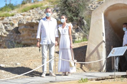 Felipe y Letizia durante su visita a Ibiza a la llegada de la Necrópolis de Puig des Molins.