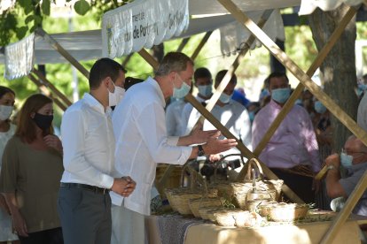 Los Reyes Felipe VI y Letizia pasean por la localidad de Sant Antoni de Portmany,
