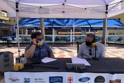 Alfredo Casas con Diego Cruz, concejal de Cultura y Educación del Ayuntamiento de Almería.