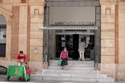 Mercado Central, acceso de calle Aguilar de Campoo.