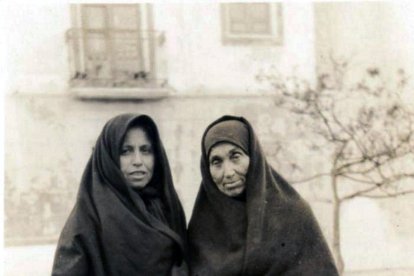 Mojácar. Mujeres, a la derecha, Juana Grima Molina, fue entrevistada de fonética.