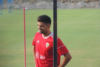 Enzo sonríe en el entrenamiento.