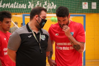 Una breve charla antes de empezar a entrenar.