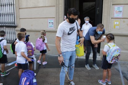 Colegio del Milagro, acceso por calle Conde Ofalia.