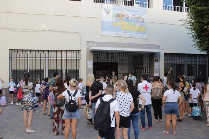 Colegio del Milagro, acceso por Plaza Virgen del Mar.