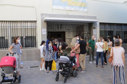 Colegio del Milagro, acceso por Plaza Virgen del Mar.