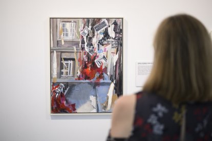 diálogo entre el pasado de la Guerra Civil y la actualidad en la exposición ‘Azules y Rojos’.