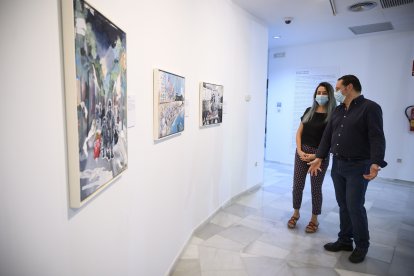diálogo entre el pasado de la Guerra Civil y la actualidad en la exposición ‘Azules y Rojos’.