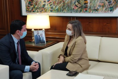 Marifrán Carazo visita la Diputación Provincia de Almería.