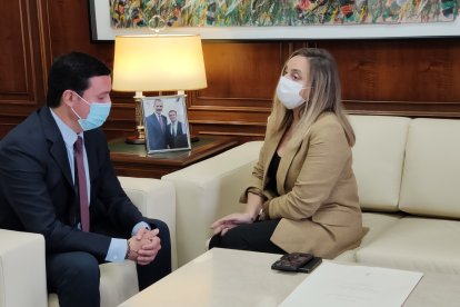 Marifrán Carazo visita la Diputación Provincia de Almería.