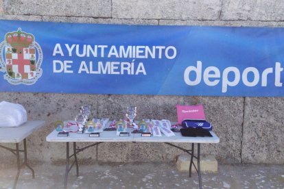 Los trofeos esperando a los campeones.