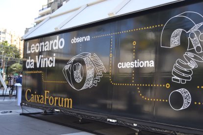 Exposición sobre Leonardo Da Vinci en la Plaza de las Velas.