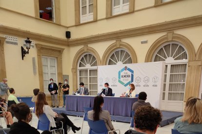 Diputación ayuda a 30 autónomos, profesionales y pymes de la cultura.