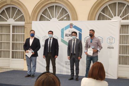 Diputación ayuda a 30 autónomos, profesionales y pymes de la cultura.