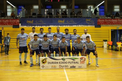 Los celestes posan antes del partido.