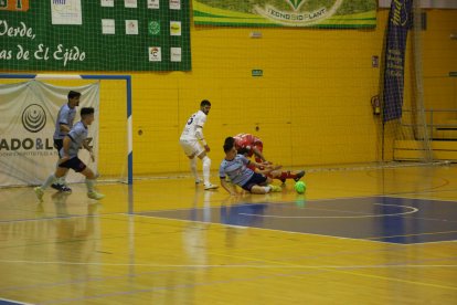 Los goles fueron llegando al luminoso.