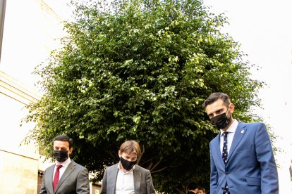 Recorrido por el Paseo de la Fama, junto al presidente de Diputación y el alcalde.