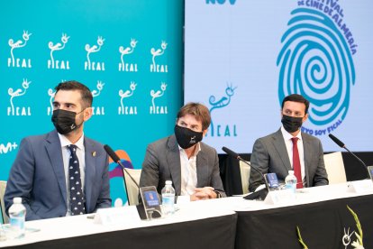 Rueda de prensa en el Patio de Luces de Diputación.