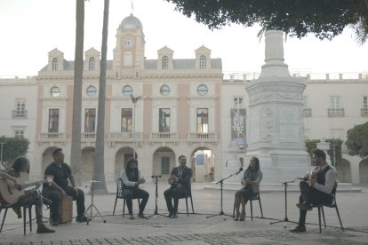 Toñi Fernández en la Plaza Vieja.