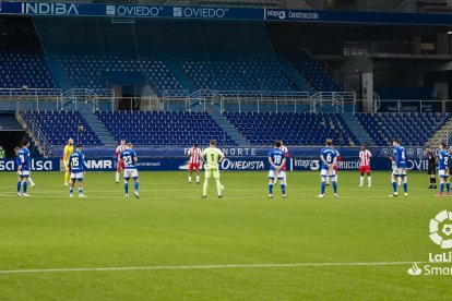 Minuto de silencio para recordar a Maradona.