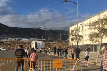 La unidad móvil se sitúa al lado del Pabellón de Deportes del municipio.