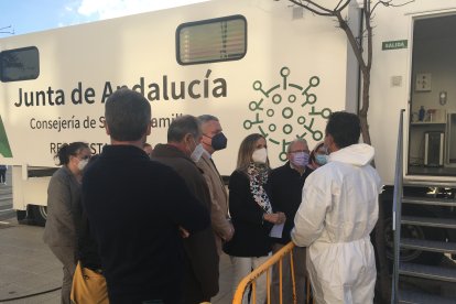 La unidad móvil se sitúa al lado del Pabellón de Deportes del municipio.