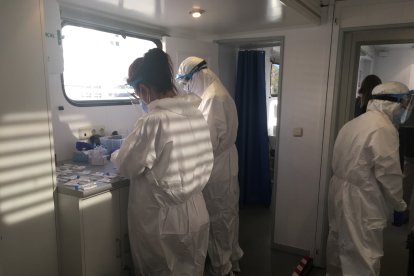 Las pruebas se realizan a través de test de antígenos.