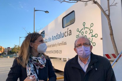 La unidad móvil se sitúa al lado del Pabellón de Deportes del municipio.