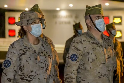 El general Llago recibió al último grupo, liderado por el teniente coronel Ríos.