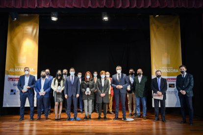 Foto de familia de todos los premiados por LA VOZ en la comarca del Almanzora.