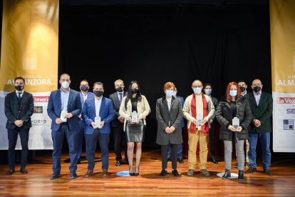 Foto de familia de todos los premiados por LA VOZ en la comarca del Almanzora.