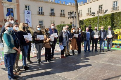 Entrega de galardones y diplomas en la Plaza Vieja.