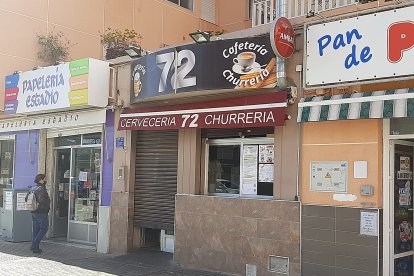 La hostelería cerrada en el barrio de El Zapillo