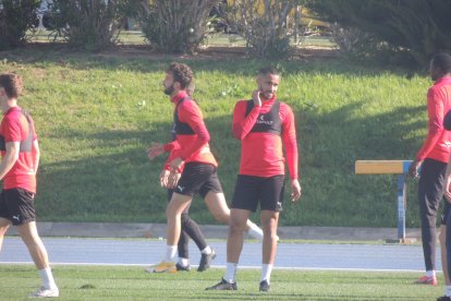 El nuevo delantero pensativo.