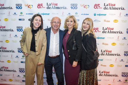 Miriam Góngora, premio innovación, junto a su familia, Francisco Góngora, María Ángeles Nieto y Nerea Góngora.