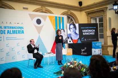 Enrique Iznaola, director de FICAL, y la actriz Verónica Sánchez.