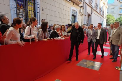 Karra Elejalde recibe una estrella y el premio Almería, Tierra de Cine en FICAL 2024.