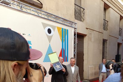 Karra Elejalde recibe una estrella y el premio Almería, Tierra de Cine en FICAL 2024.