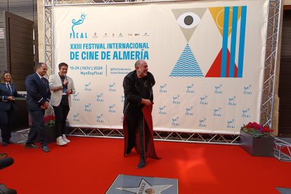 Karra Elejalde recibe una estrella y el premio Almería, Tierra de Cine en FICAL 2024.