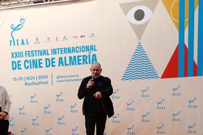 Karra Elejalde recibe una estrella y el premio Almería, Tierra de Cine en FICAL 2024.