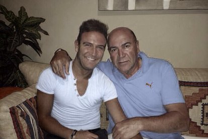 El exfutbolista almeriense Diego Capel y Juan Mesa Guerrero, íntimos amigos.