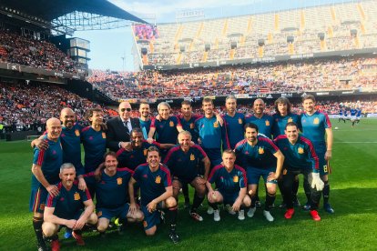 Juan Mesa Guerrero, Labi Champion, con miembros del equipo de la Selección Española de Fútbol.