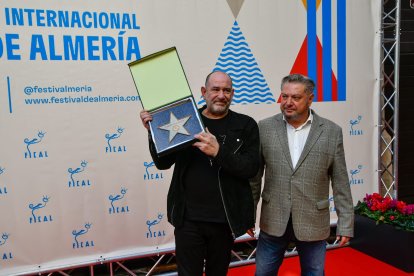 Karra Elejalde recibe una estrella y el premio Almería, Tierra de Cine en FICAL 2024.