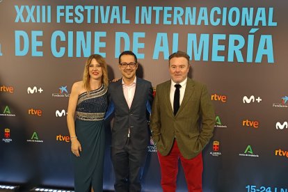 Alberto Cerezuela, Noelia Pérez y Salva Moya, director de Canal Sur Almería.